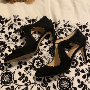 Scalloped edge Nine West heels